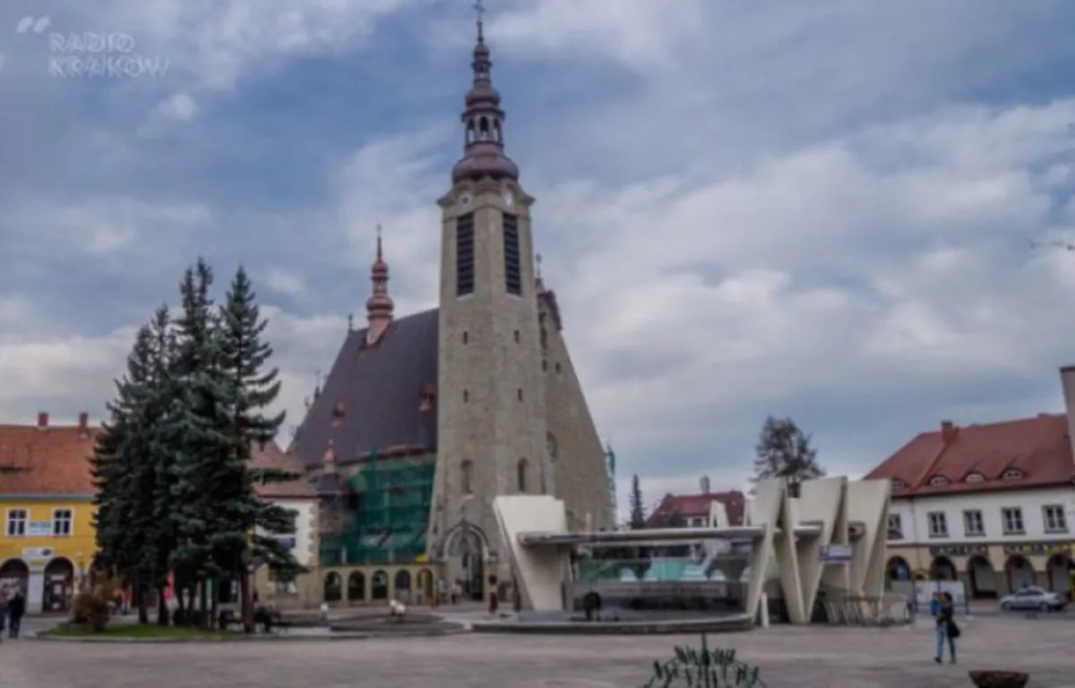 Złodzieje próbowali ukraść pieniądze na budowę pomnika Józefa Piłsudskiego w Limanowej