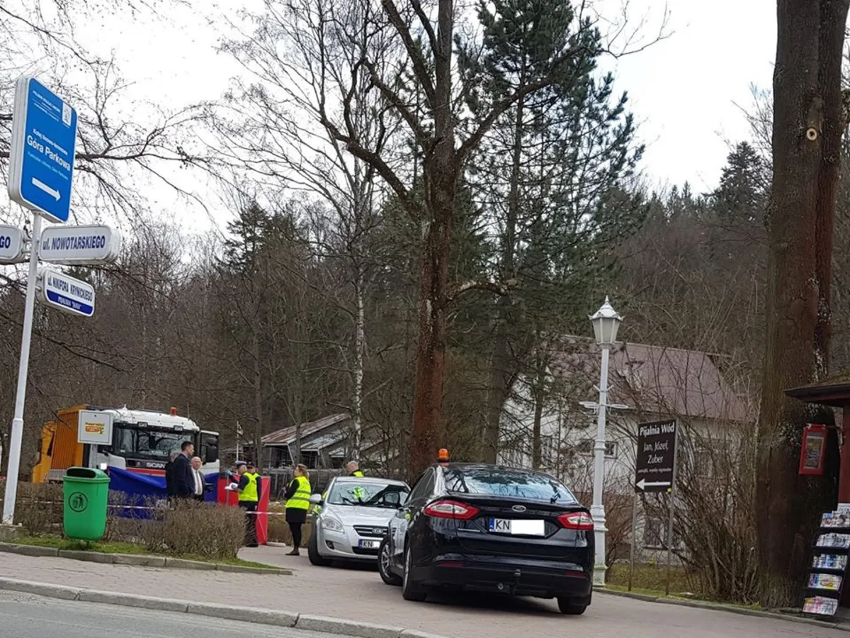 Śmiertelny wypadek w okolicy krynickiego deptaka. Nie żyje 87-letnia kobieta