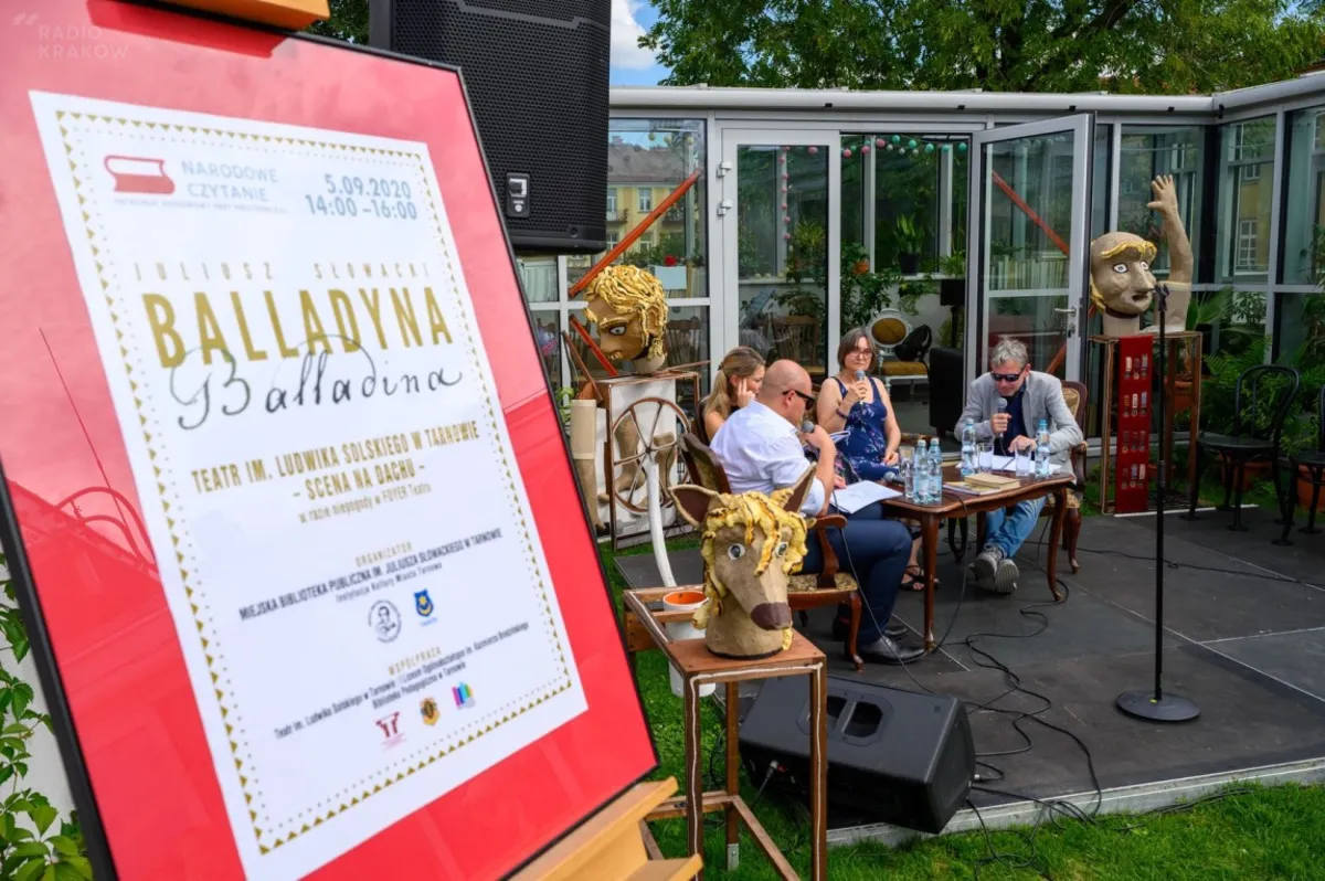W sobotę na dachu tarnowskiego teatru - lokalne  edycja Narodowego Czytania