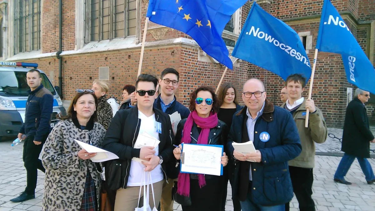 Nowoczesna rozdaje konstytucję mieszkańcom Krakowa i Tarnowa