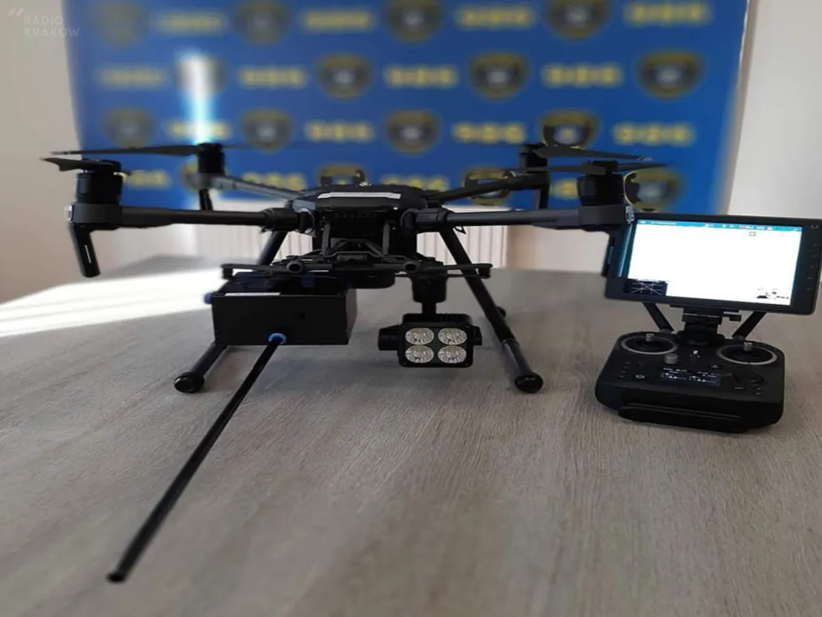 Tarnów: Dron wytropi, czym w piecach palą mieszkańcy