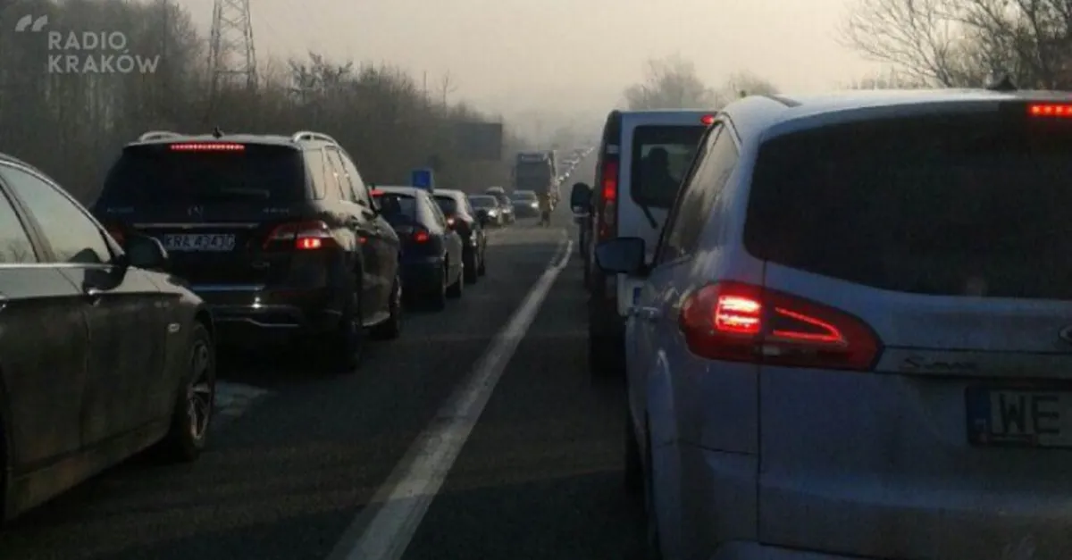 Poniedziałek przywitał krakowskich kierowców dużymi korkami. RAPORT Z DRÓG