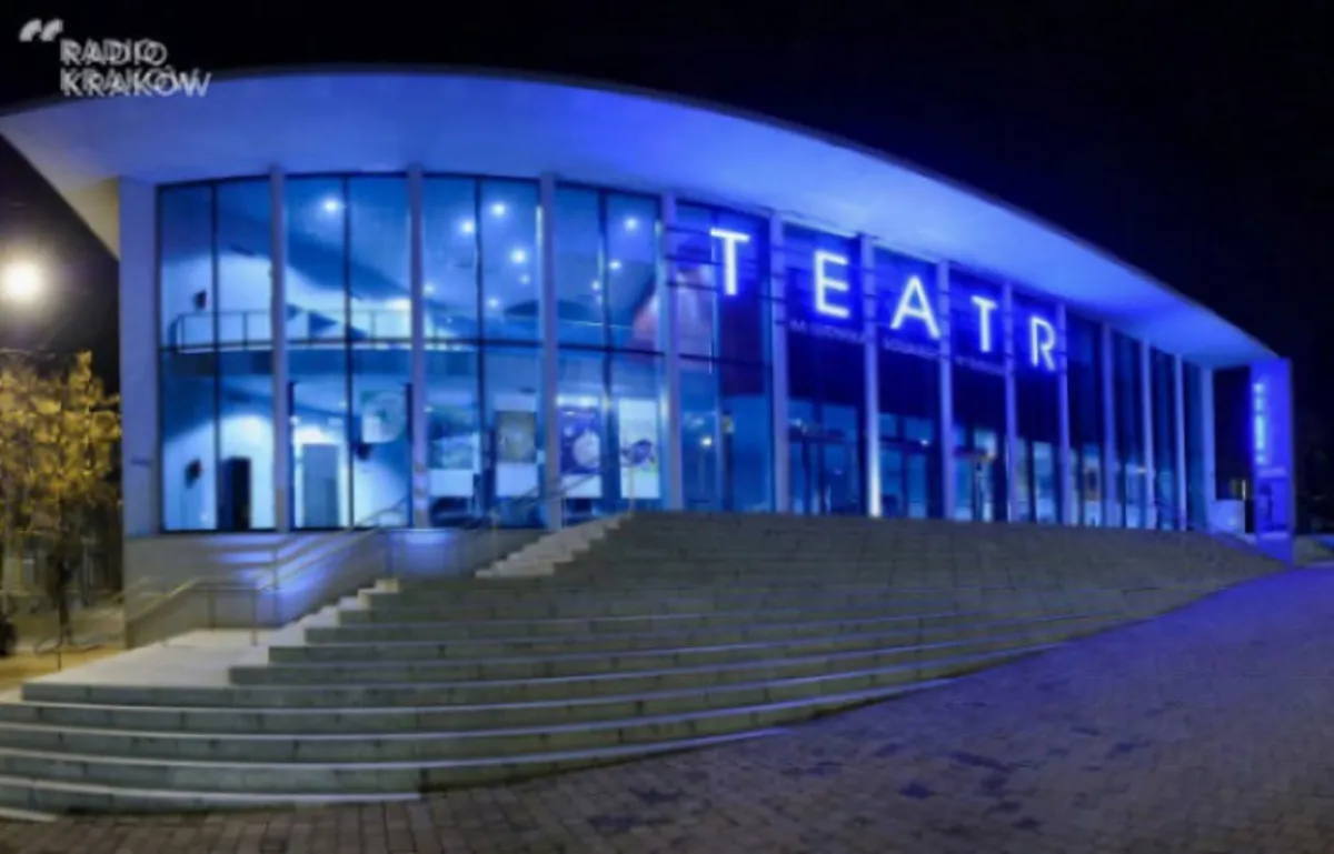 Tarnowski teatr przy niemal pustej widowni gra nadal...