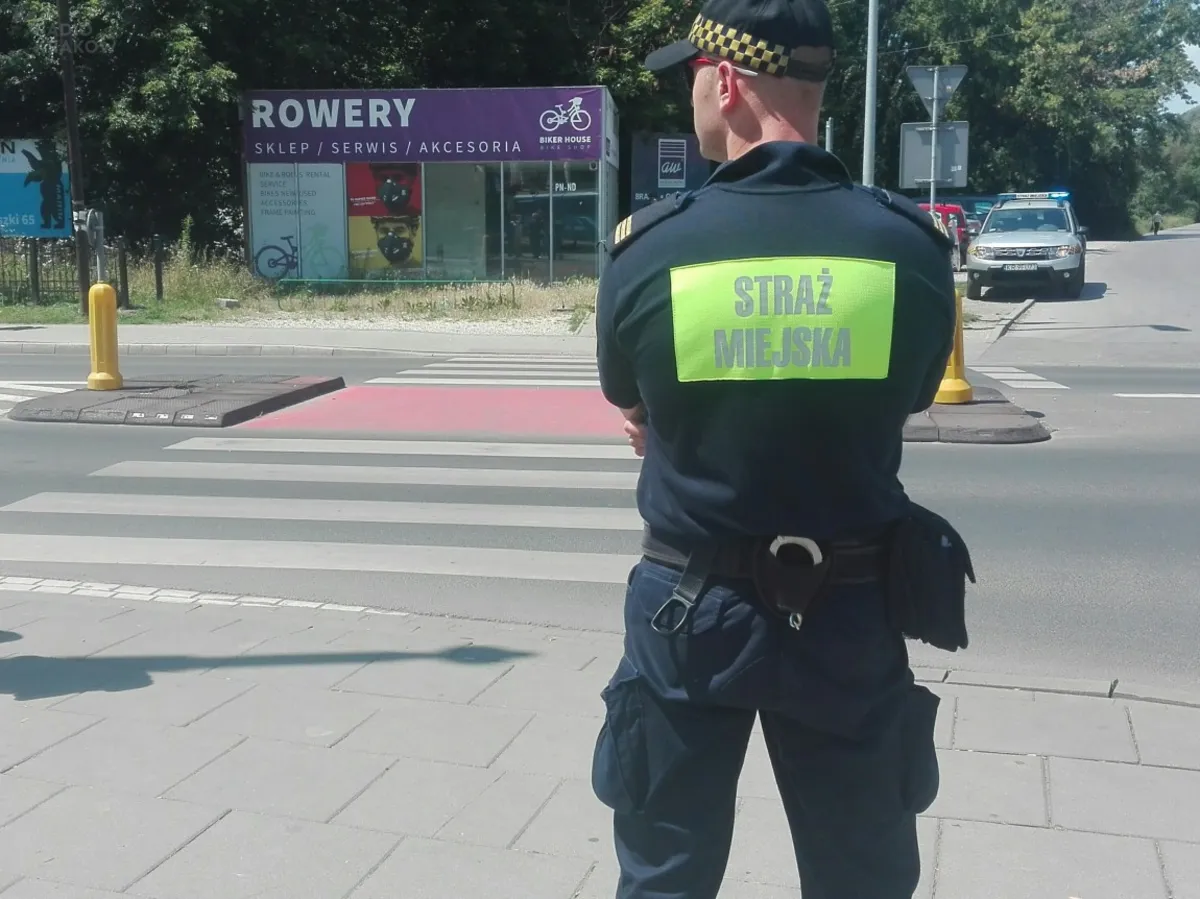 Po chodniku, przez przejście. Krakowskich rowerzystów grzechy główne