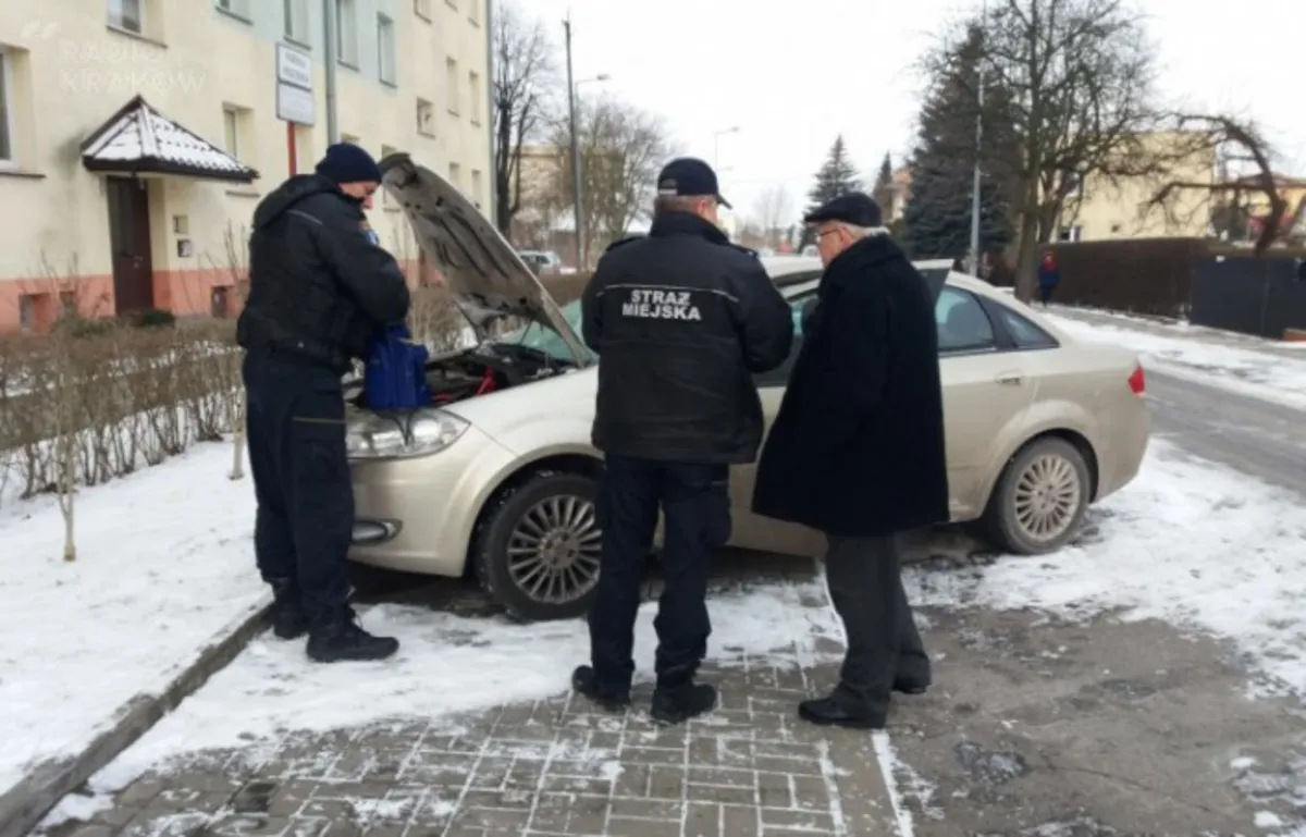 Tarnowscy strażnicy miejscy pomagają mieszkańcom w nietypowy sposób