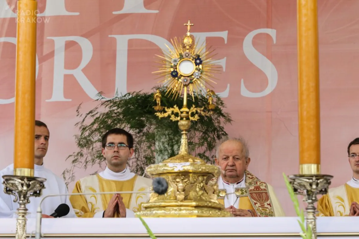 Uroczystości Bożego Ciała: kardynał Dziwisz wezwał do jedności 