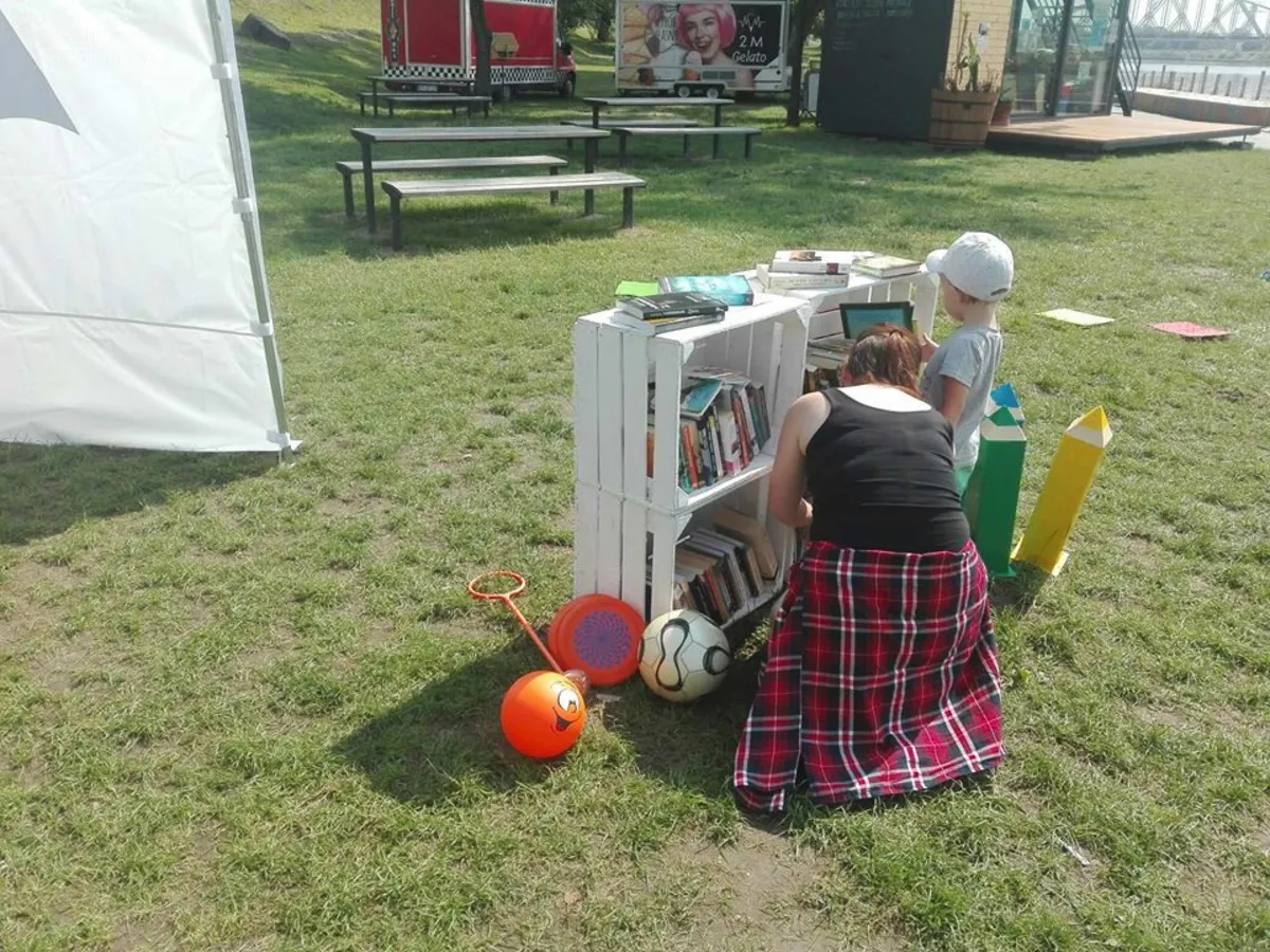Biblioteka na plaży? Świetny pomysł!  