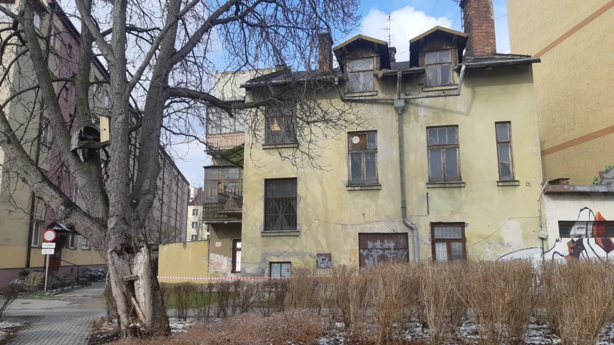 Kamienica w centrum Tarnowa nadal będzie straszyć wyglądem