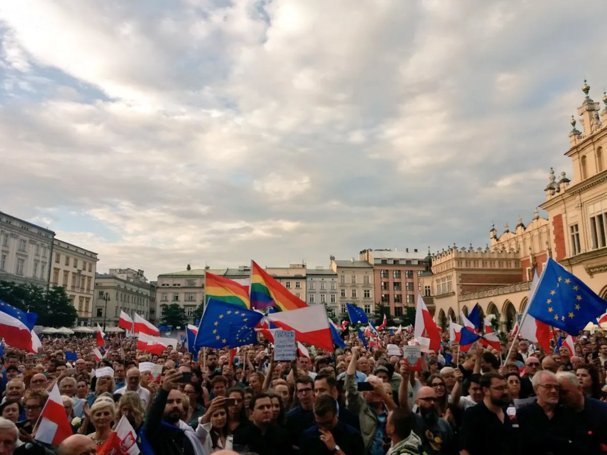 Protesty przeciw zmianom w polskim sądownictwie. Wszyscy czekają na decyzję prezydenta
