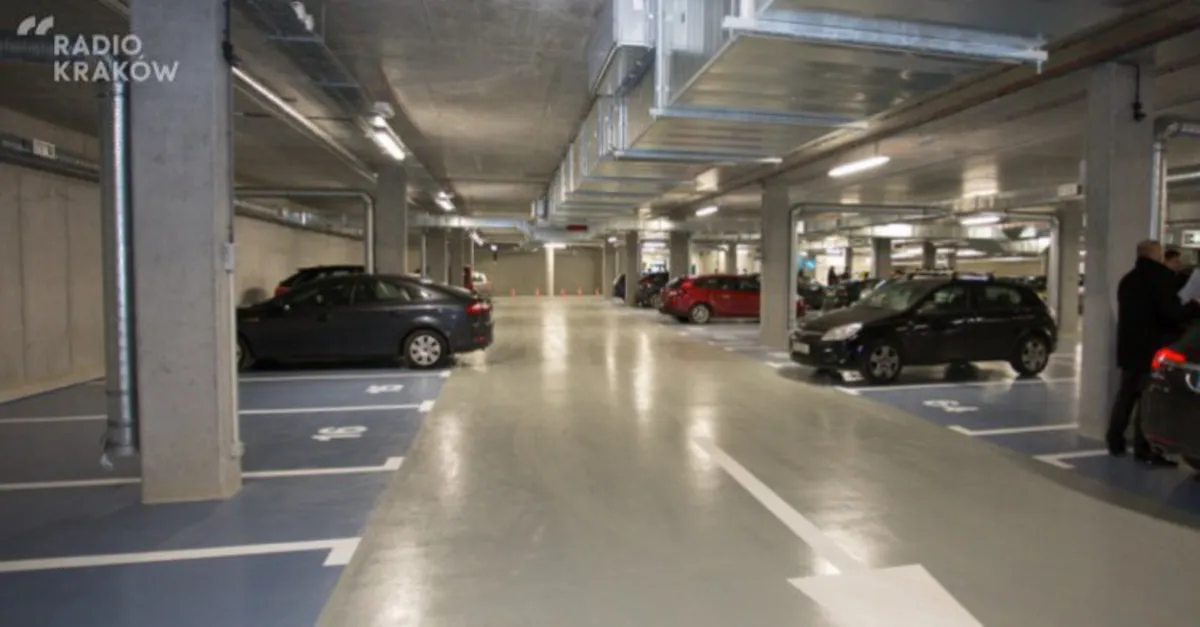 Mieszkańcy centrum Krakowa nie kwapią się z zamawianiem miejsc na specjalnych parkingach w czasie ŚDM