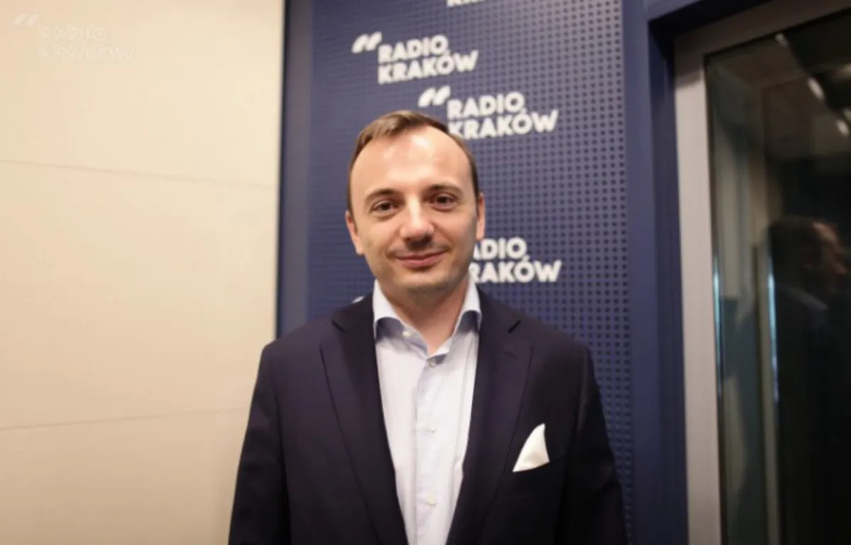 Za rok będzie brakowało prawie sześciu tysięcy miejsc w szkołach ponadgimnazjalnych - uważa Łukasz Gibała