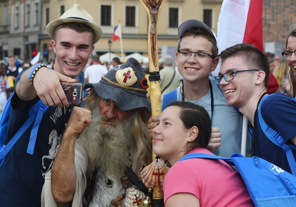 Kraków tuż przed rozpoczęciem ŚDM - tysiące młodych na ulicach