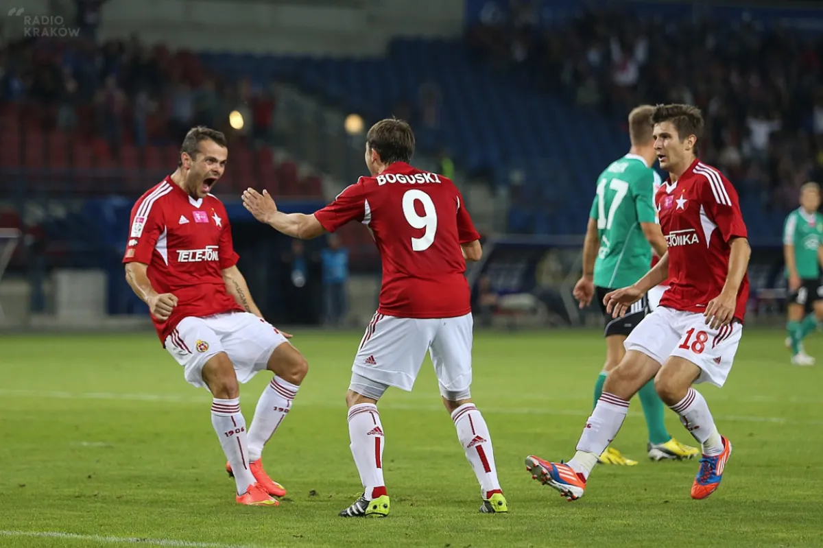 Ekstraklasa piłkarska - ciekawie w Krakowie i Lubinie 