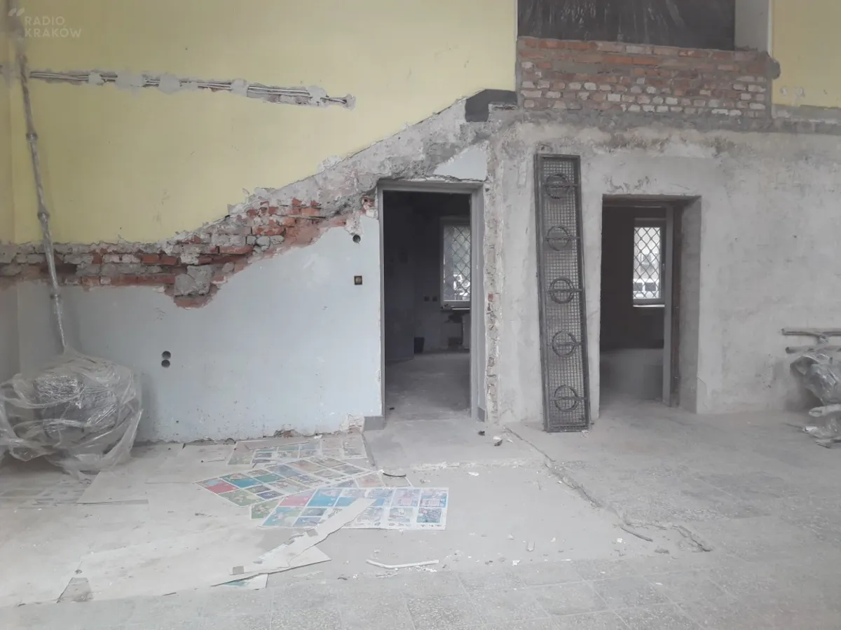 Zniknęła oryginalna antresola z dawnej nowohuckiej Skarbnicy. Inwestor wybuduje nową