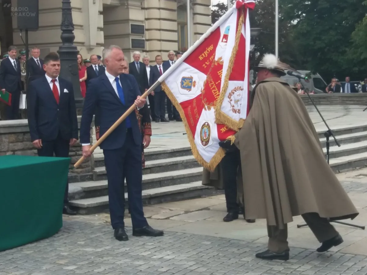 Podhalańczycy dostali replikę sztandaru zaginionego w czasie wojny: "To żywa lekcja historii"