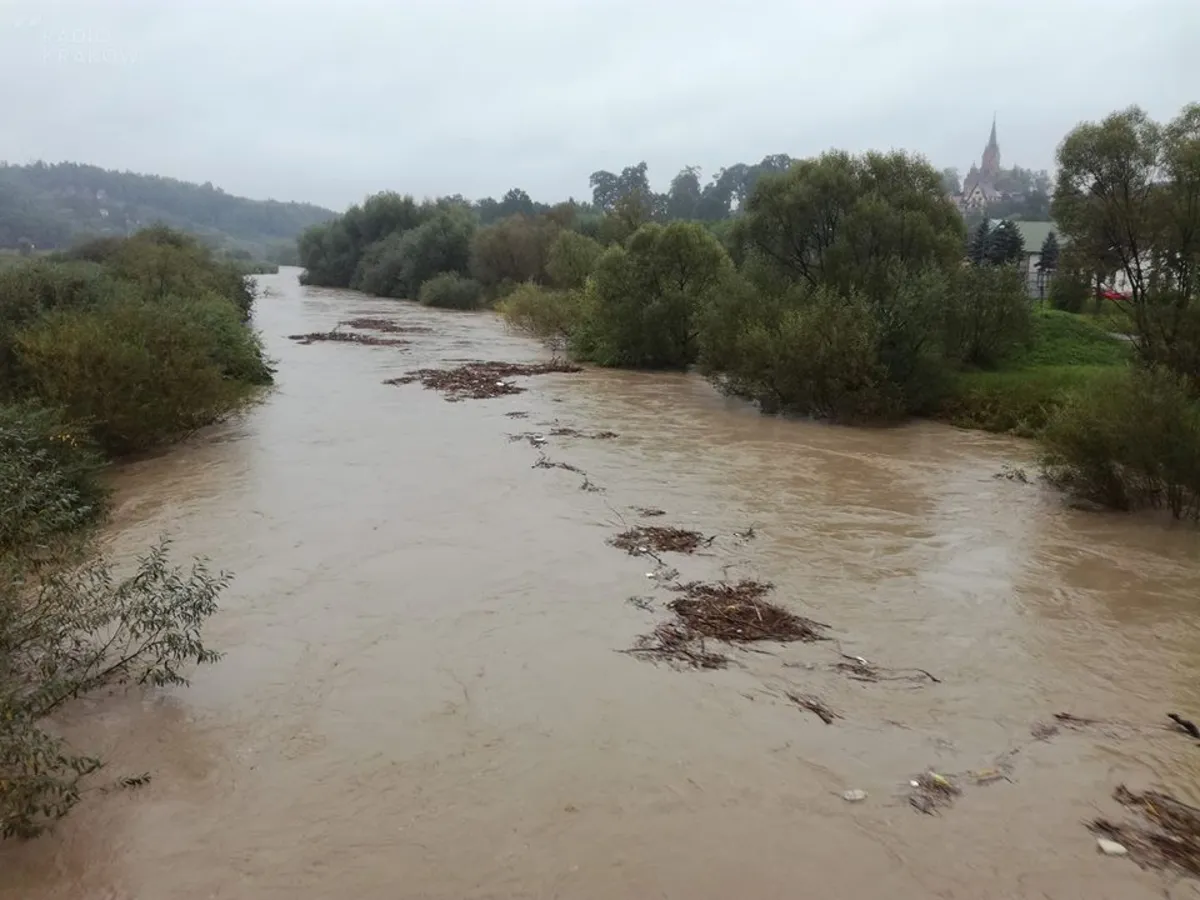 Coraz wyższy poziom wody w małopolskich rzekach 
