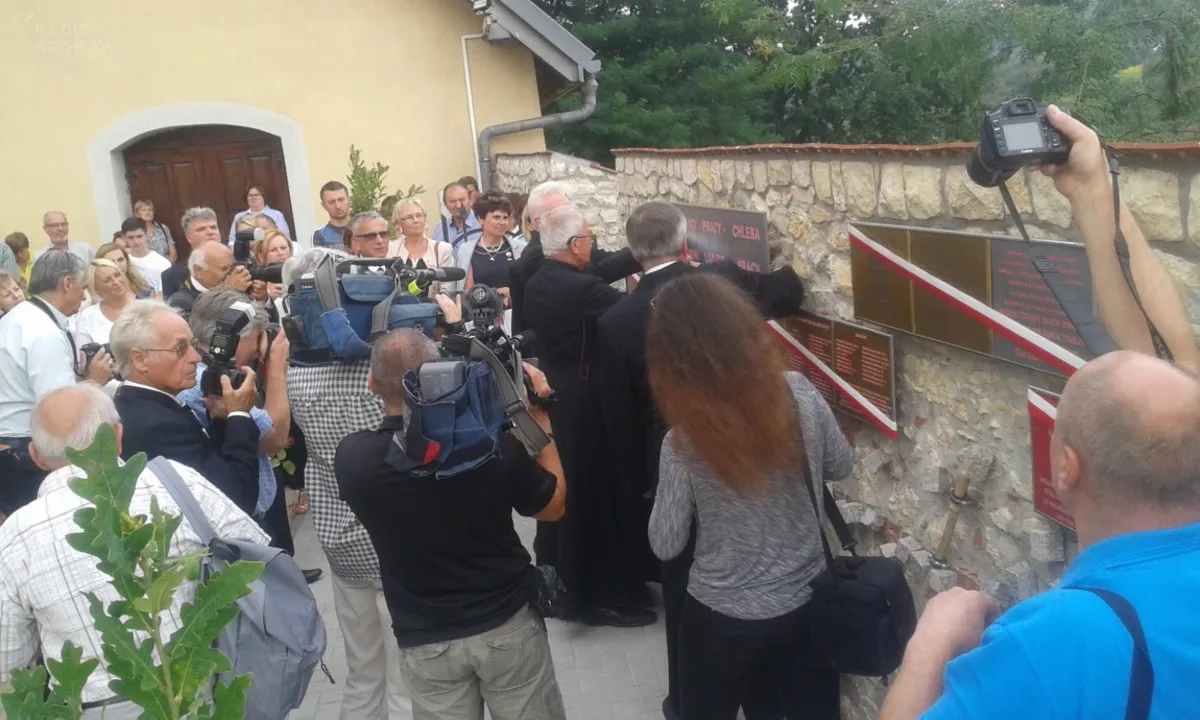 Patriotyczna uroczystość w Morawicy. Odsłonięto kolejny fragment pomnika "Niezłomnym-Ojczyzna"
