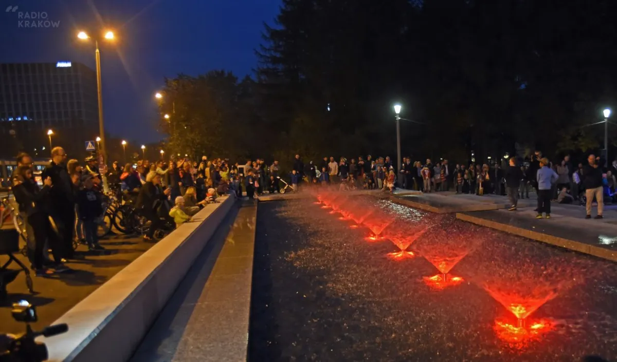 W krakowskim Parku Lotników Polskich uruchomiono nowoczesną fontannę. ZDJĘCIA