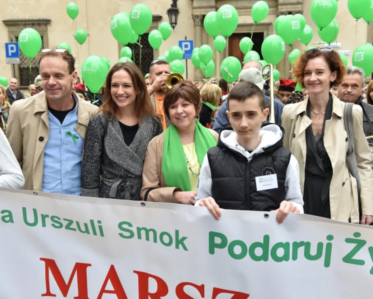 "Chorzy nie oczekują naszych łez i współczucia, ale chcą naszej obecności". Ulicami Krakowa przeszedł Marsz Nadziei i Życia