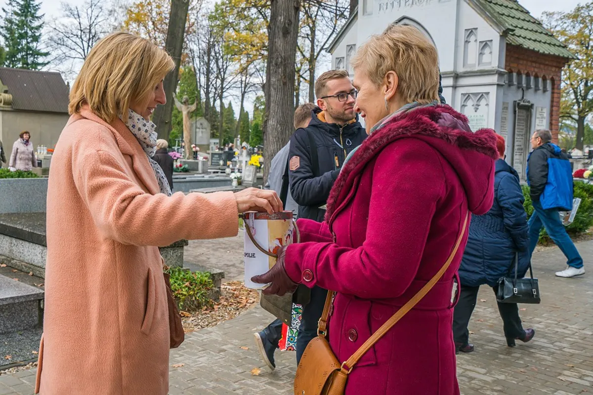 Tradycyjne kwesty na małopolskich cmentarzach