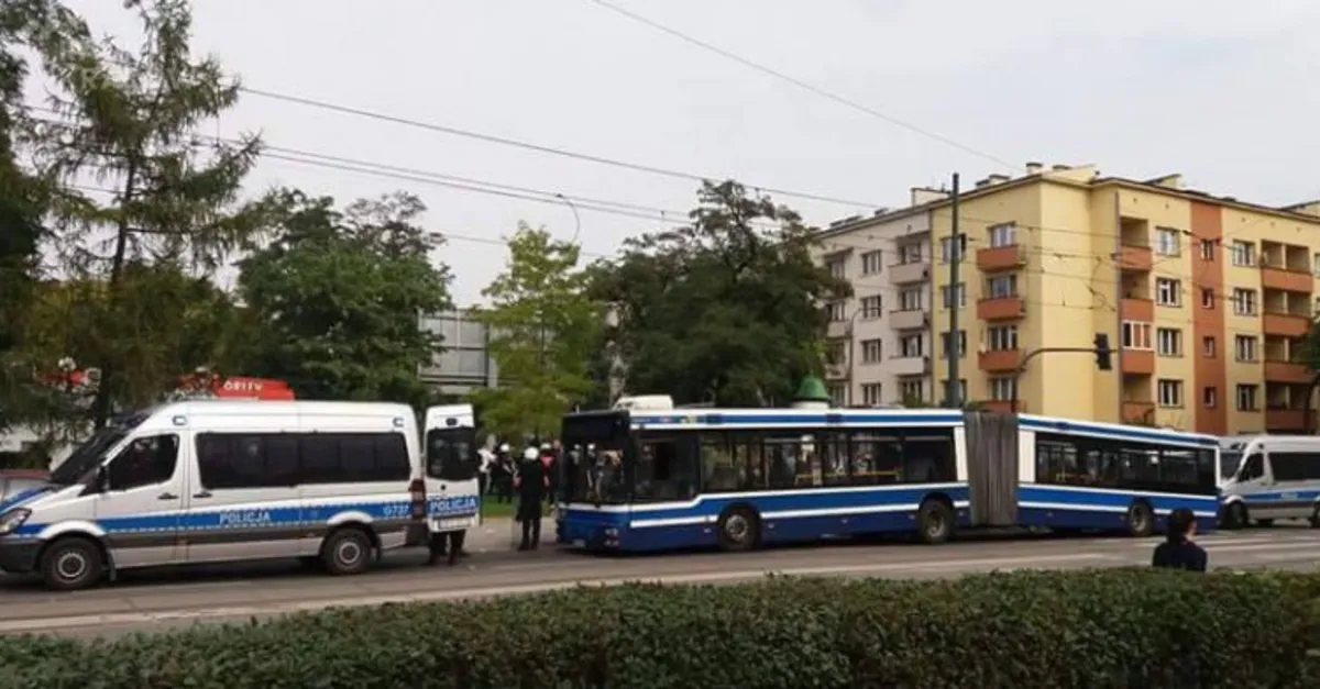 Krakowskie MPK na 12 tysięcy złotych wyceniło straty spowodowane przez pseudokibiców Korony Kielce