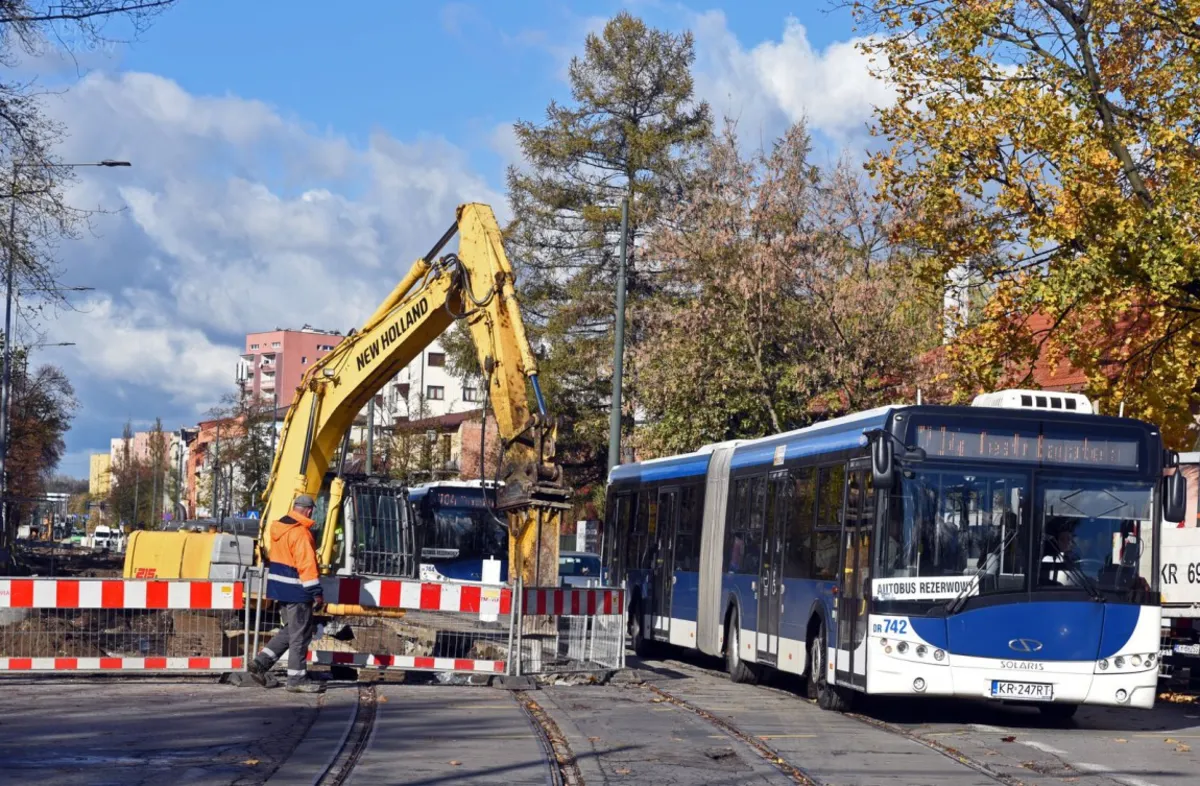 Remont torowiska do Bronowic idzie zgodnie z planem. ZDJĘCIA