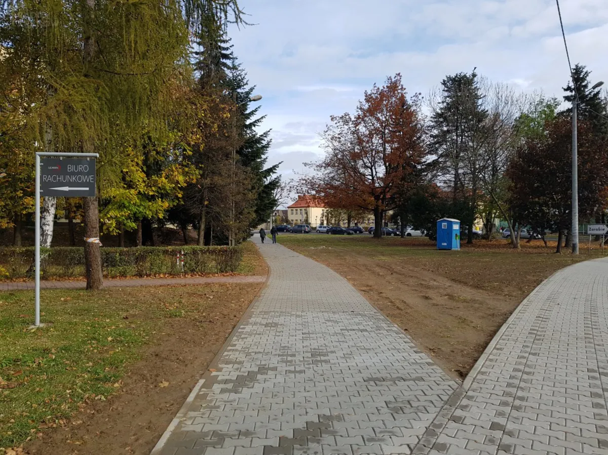 Władze Myślenic zmieniły część ulicy na teren zielony