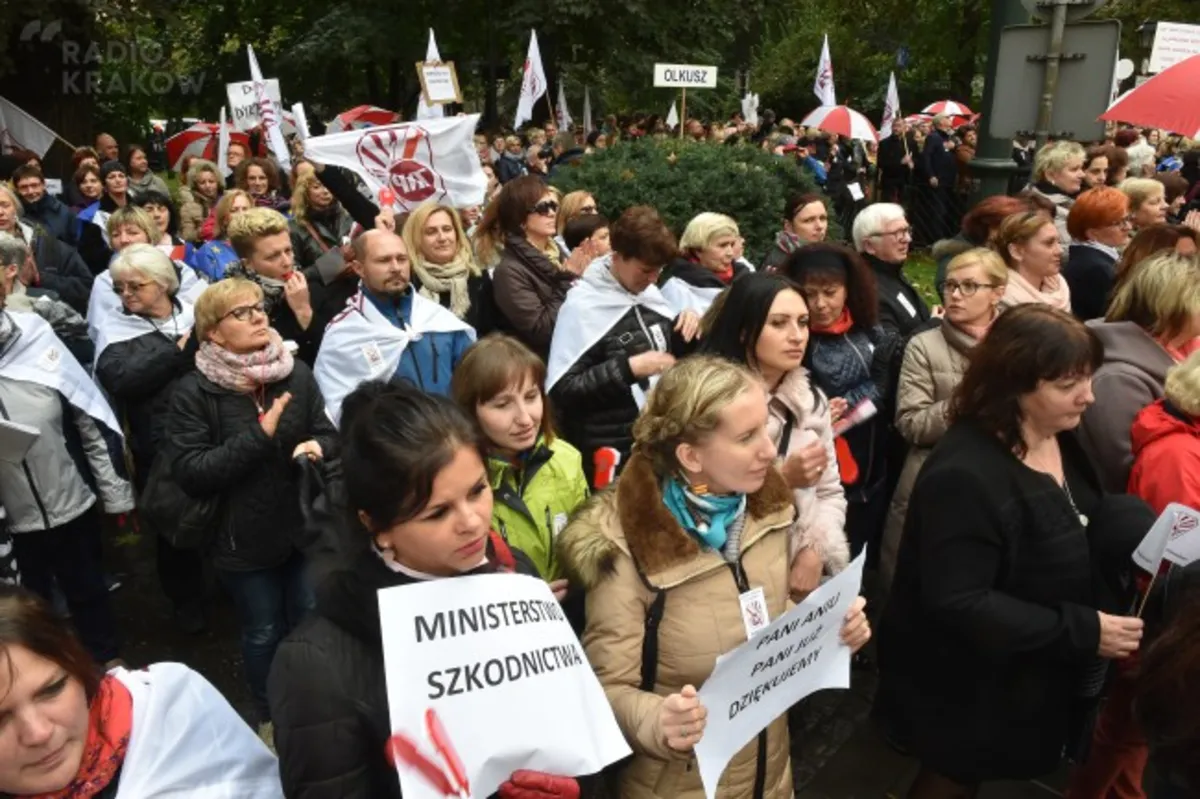 Protest nauczycieli w Krakowie: "Nie chcemy, by uczniowie byli narzędziem w ręku polityków"