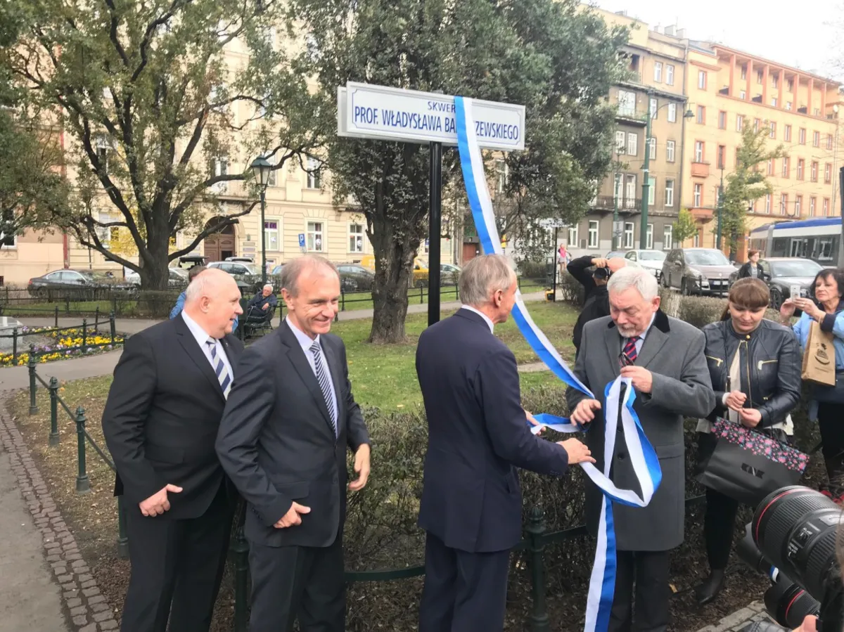Skwer przy Plantach został nazwany imieniem prof. Władysława Bartoszewskiego