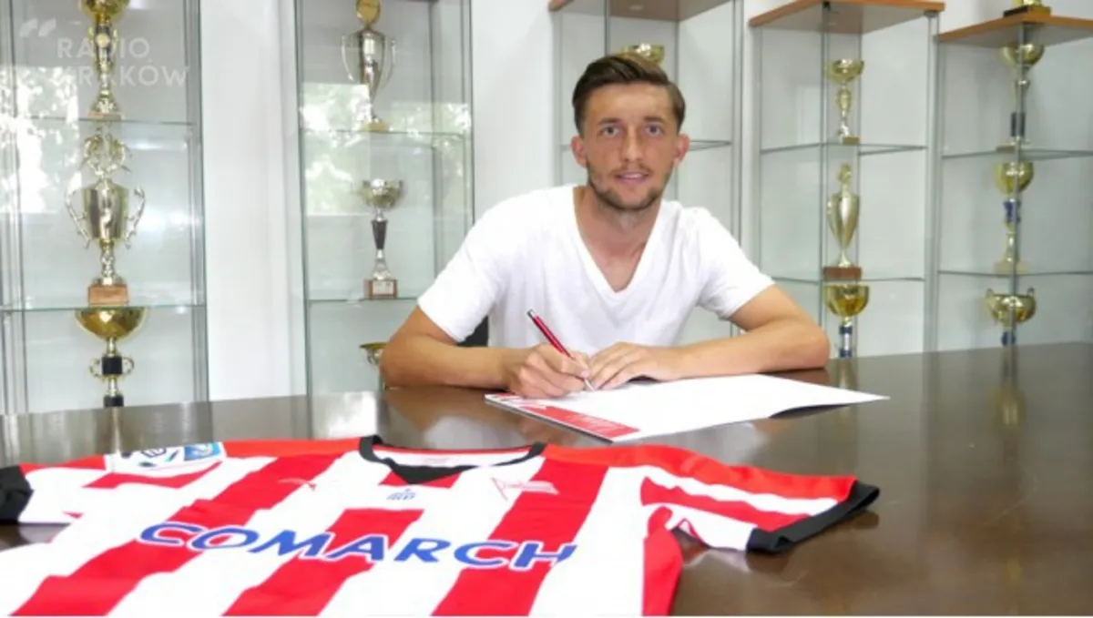 Cracovia wzmacnia obronę