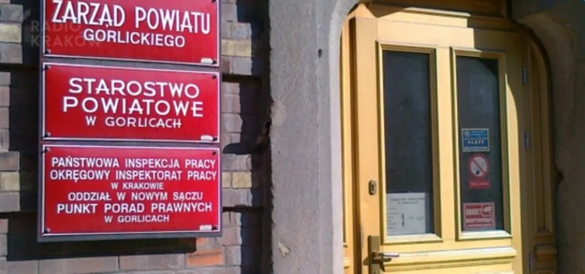 Topnieje śnieg - trzeba udrożnić rowy