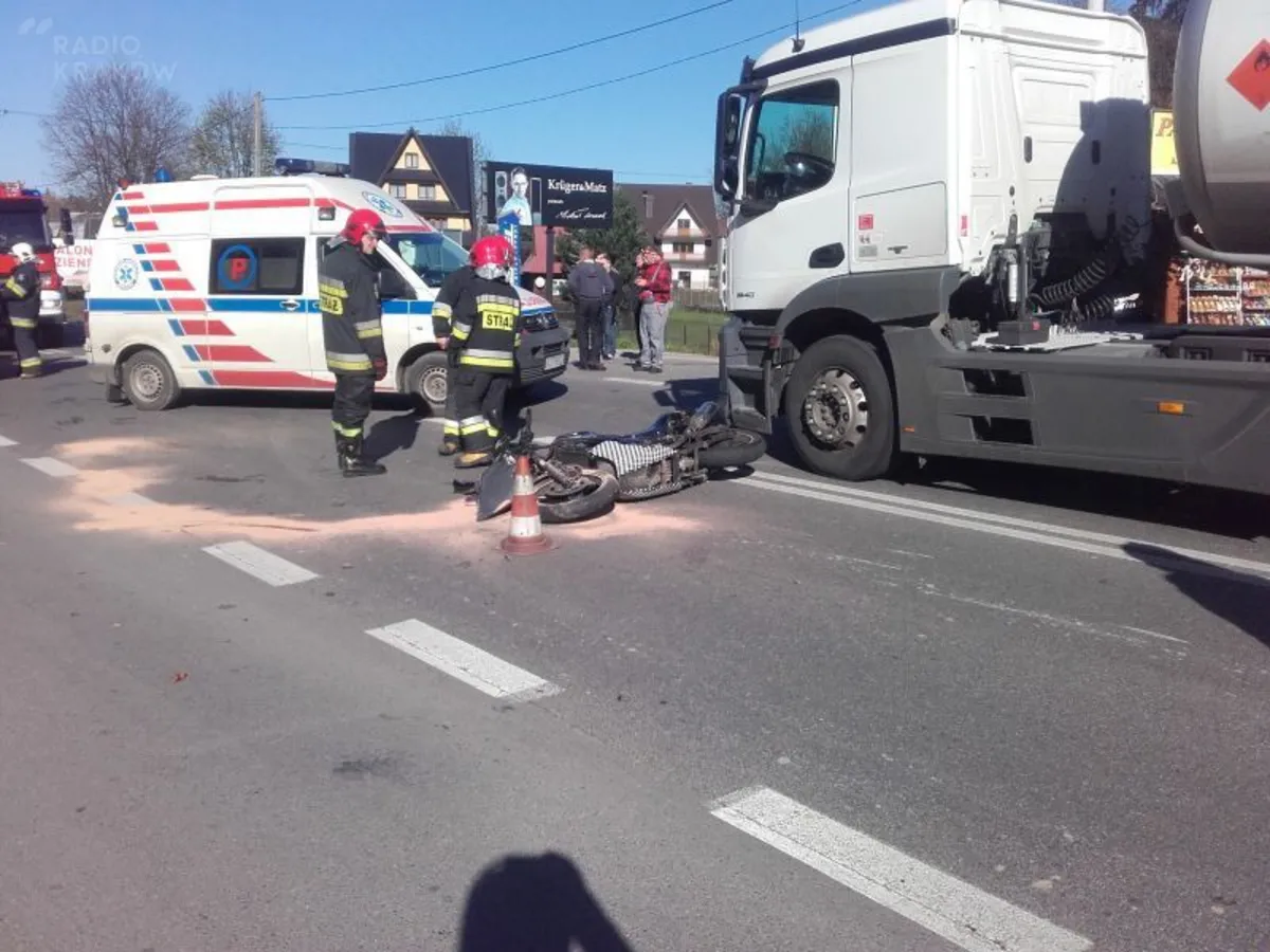 Uwaga kierowcy -  kolejny wypadek na małopolskich drogach. Policja prosi o zachowanie ostrożności