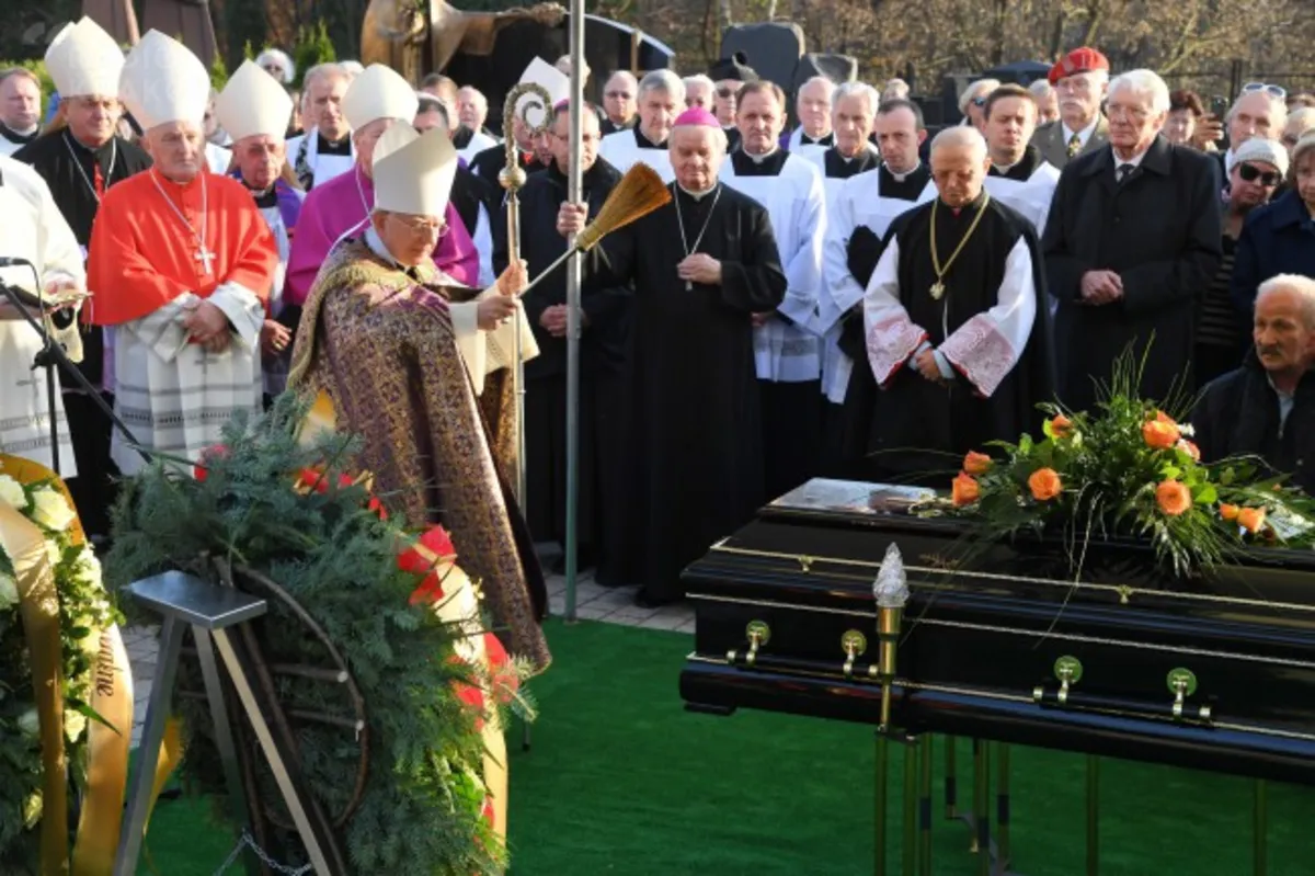 Ks. Janusz Bielański spoczął na cmentarzu Salwatorskim
