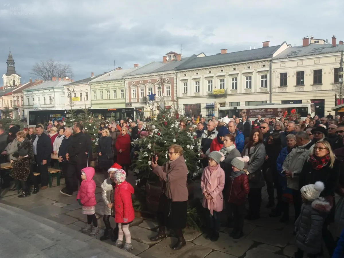 Świąteczne spotkanie na sądeckim Rynku. Były życzenia i wigilijne potrawy