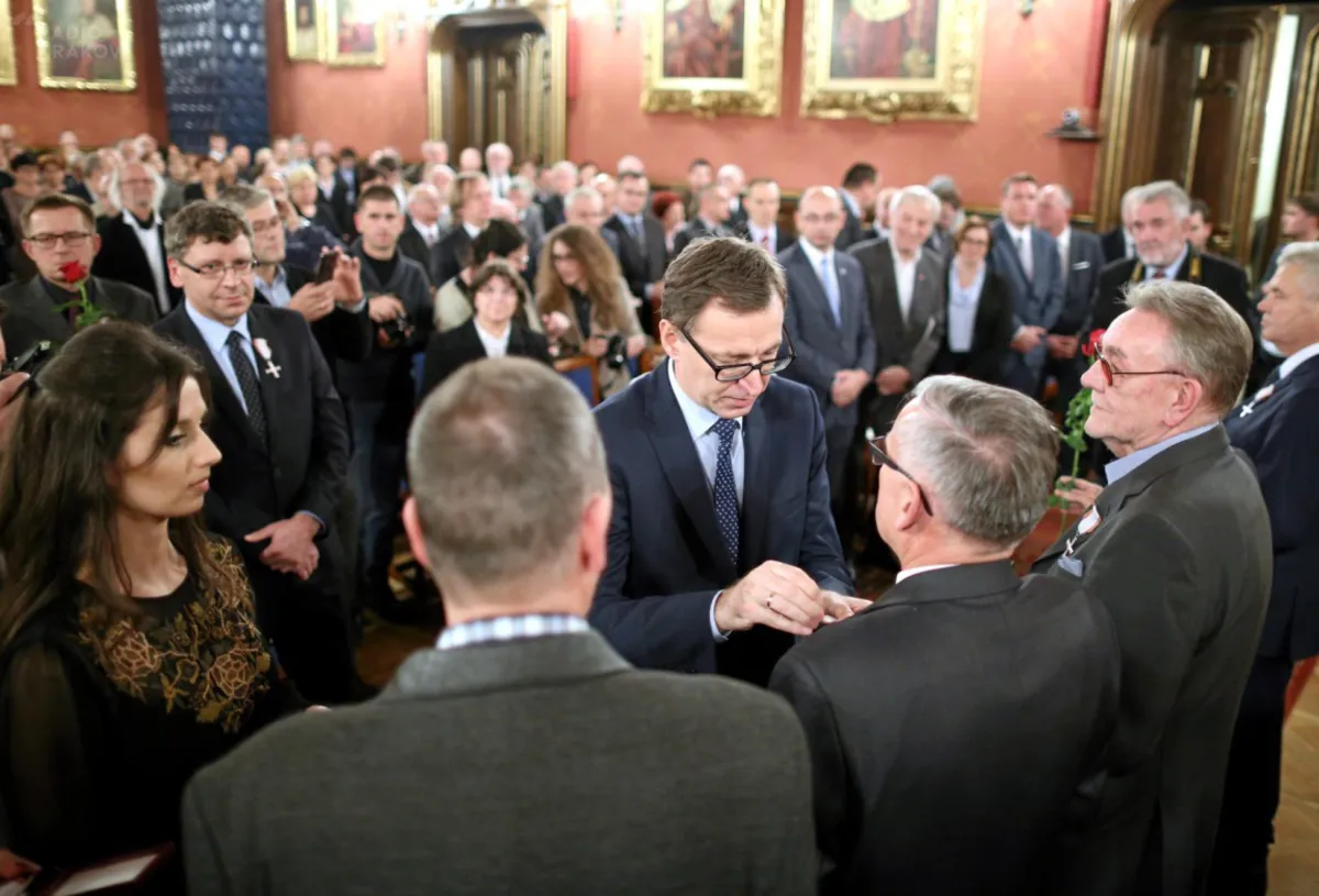 93 działaczy opozycji antykomunistycznej odebrało w Krakowie odznaczenia za działalność na rzecz niepodległości