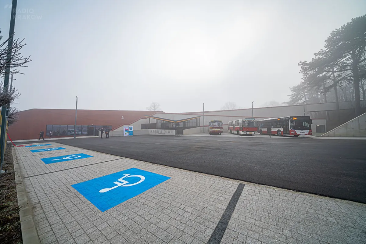 Od soboty każdy będzie mógł skorzystać z dworca i parkingu park&ride w Starym Sączu