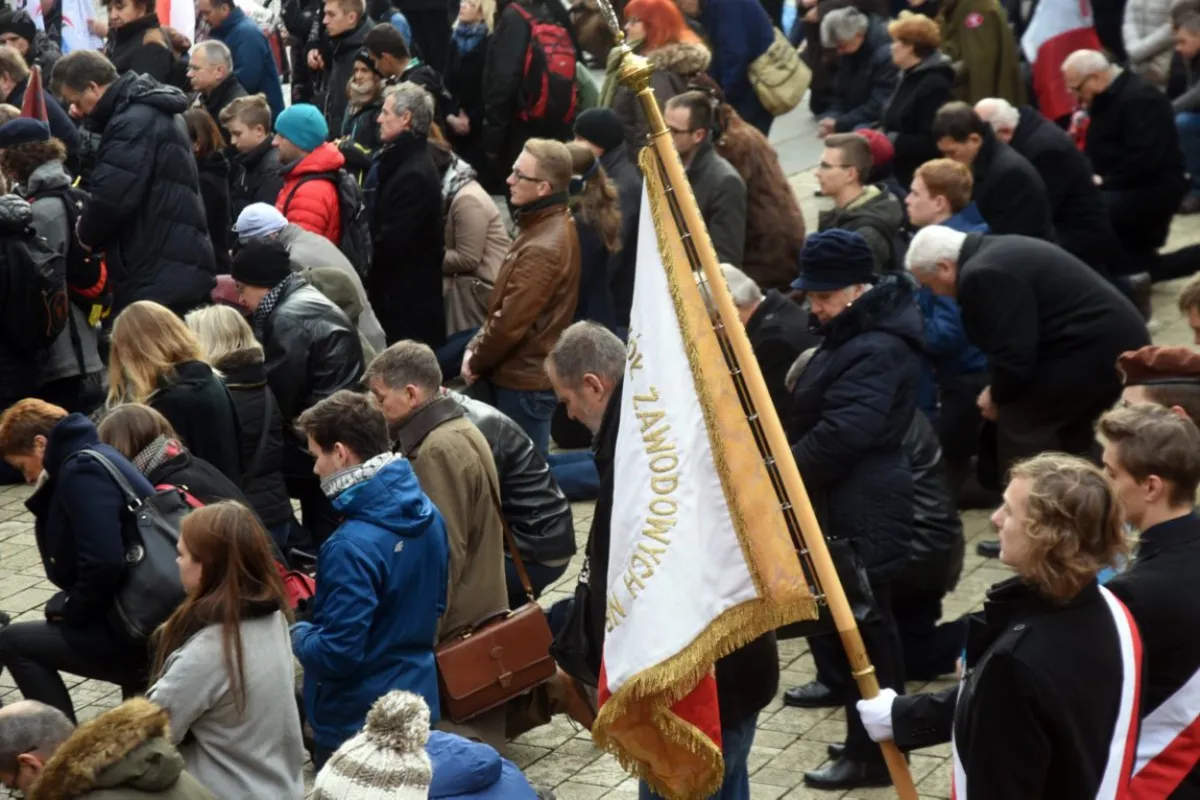 Święto Niepodległości w Krakowie: msza, pochód patriotyczny, patriotyczny tramwaj i wspólne śpiewanie