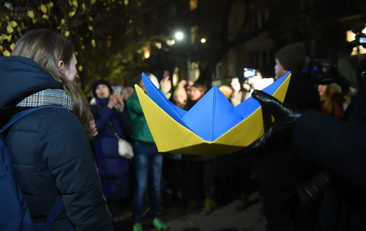 Manifestacja przed Konsulatem Generalnym Rosji. Ukraiński parlament zatwierdził dekret o wprowadzeniu stanu wojennego