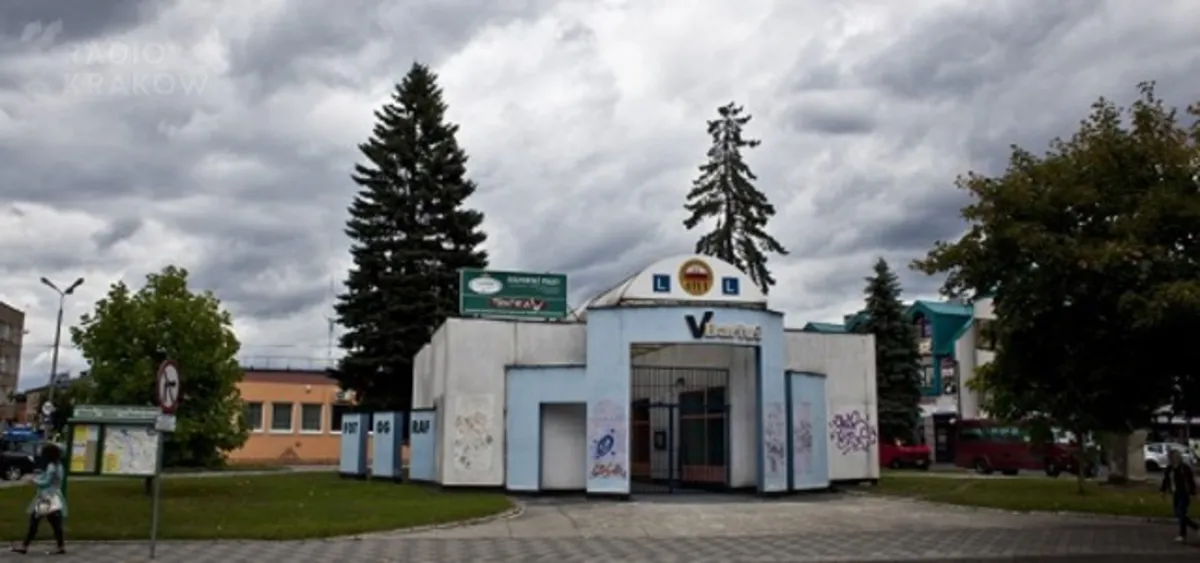 Nowy Sącz: Rozbiórka budynku przed dworcem