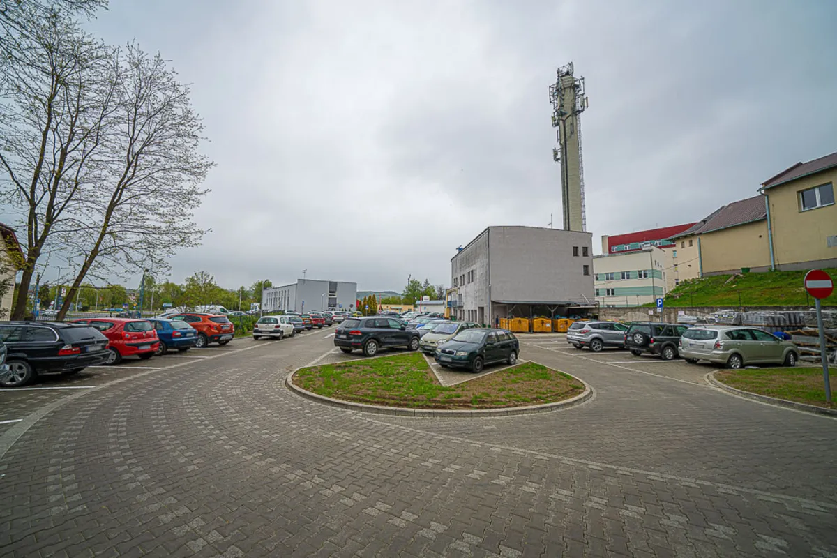 Przy szpitalu w Nowym Sączu zakończyła się budowa parkingu
