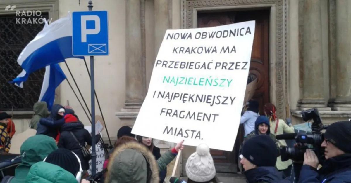 Część krakowian protestuje po rozstrzygnięciu przetargu na budowę trasy Łagiewnickiej. "Powstaje autostrada"