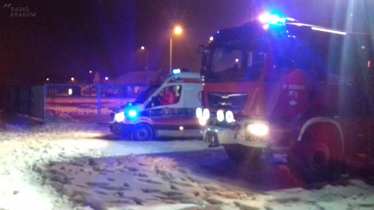 Policjanci uratowali życie zaginionej 15-latki. Skrajnie wychłodzoną dziewczynę znaleźli w skalnym wyrobisku