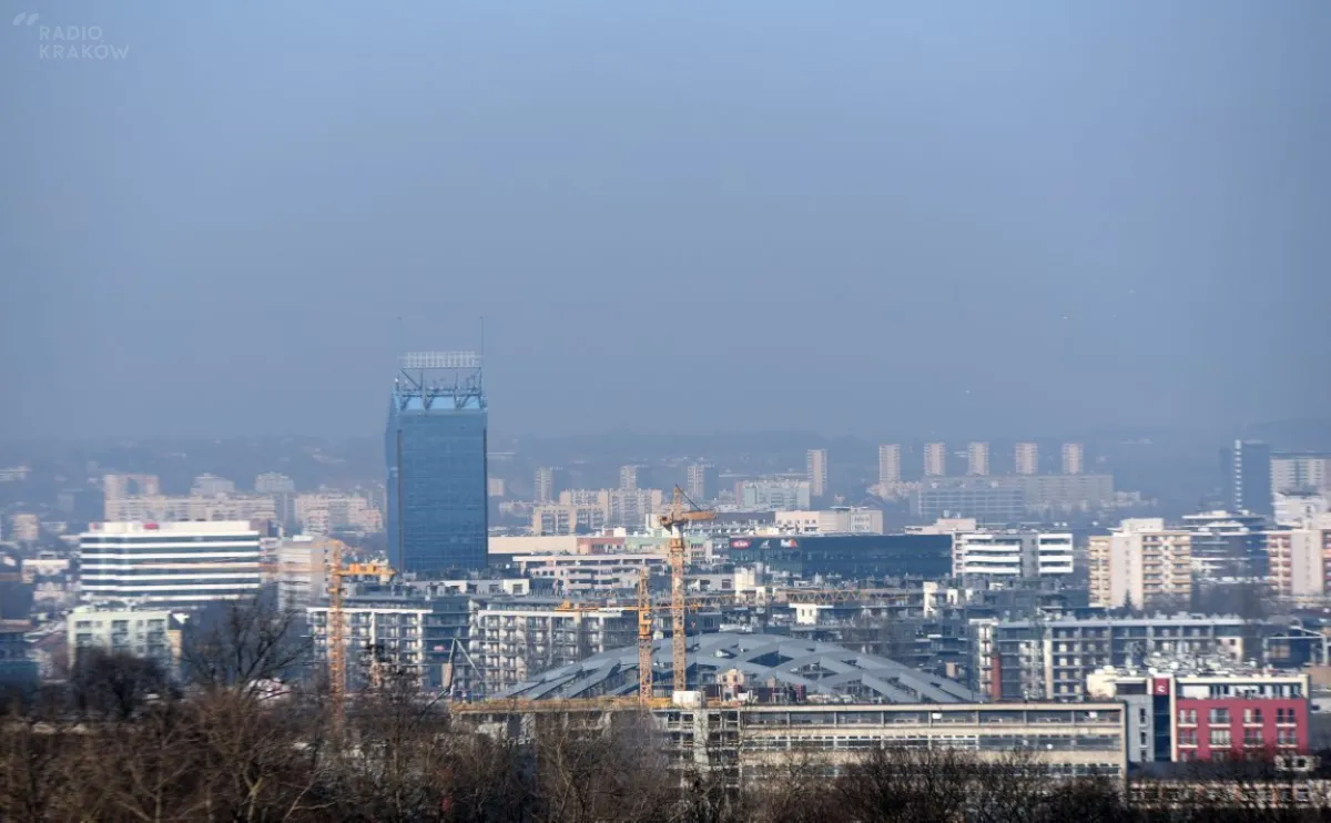 Darmowa miejska komunikacja z dowodem rejestracyjnym. Nad ranem notowano 3-krotne przekroczenia norm