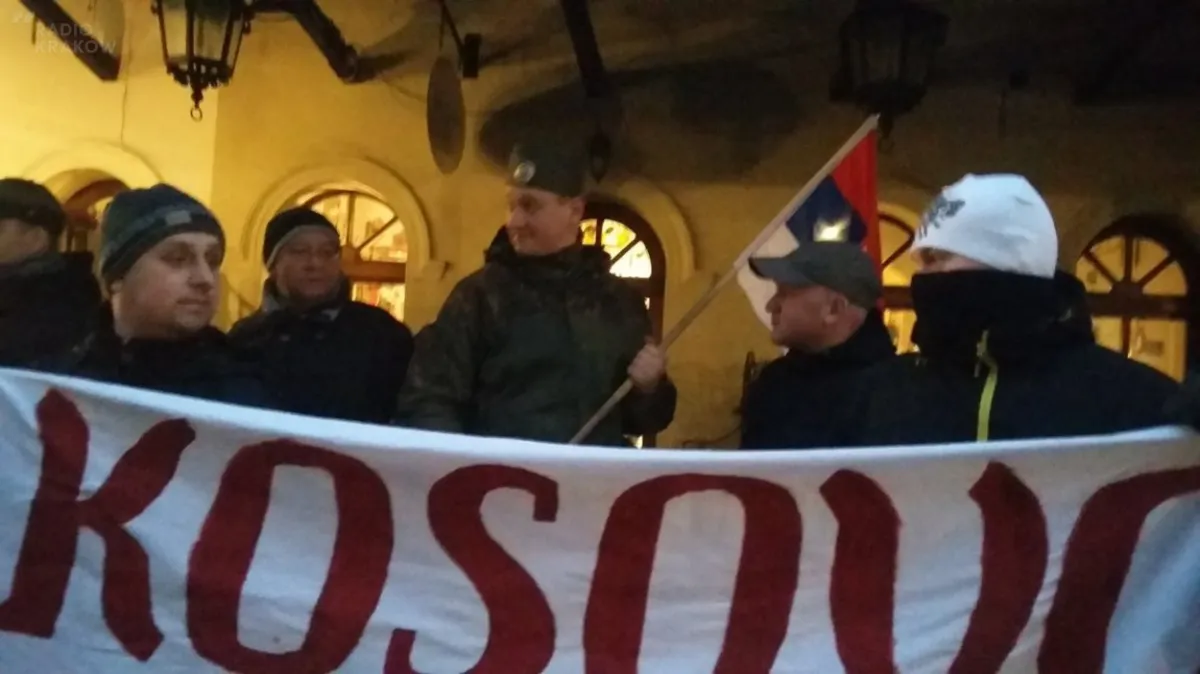 Manifestacja środowisk narodowych pod konsulatem USA. Protestowali przeciw istnieniu państwa Kosowo