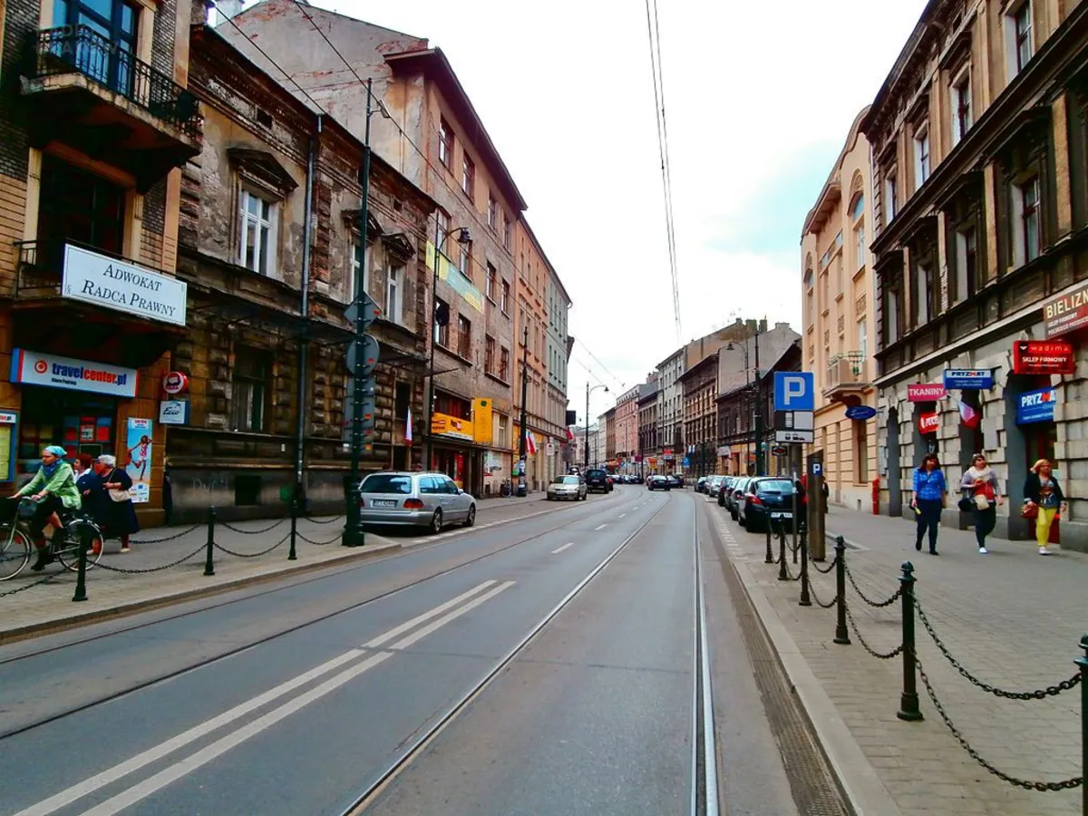 Centrum Krakowa coraz bardziej się wyludnia. Znikają też sklepy i punkty usługowe