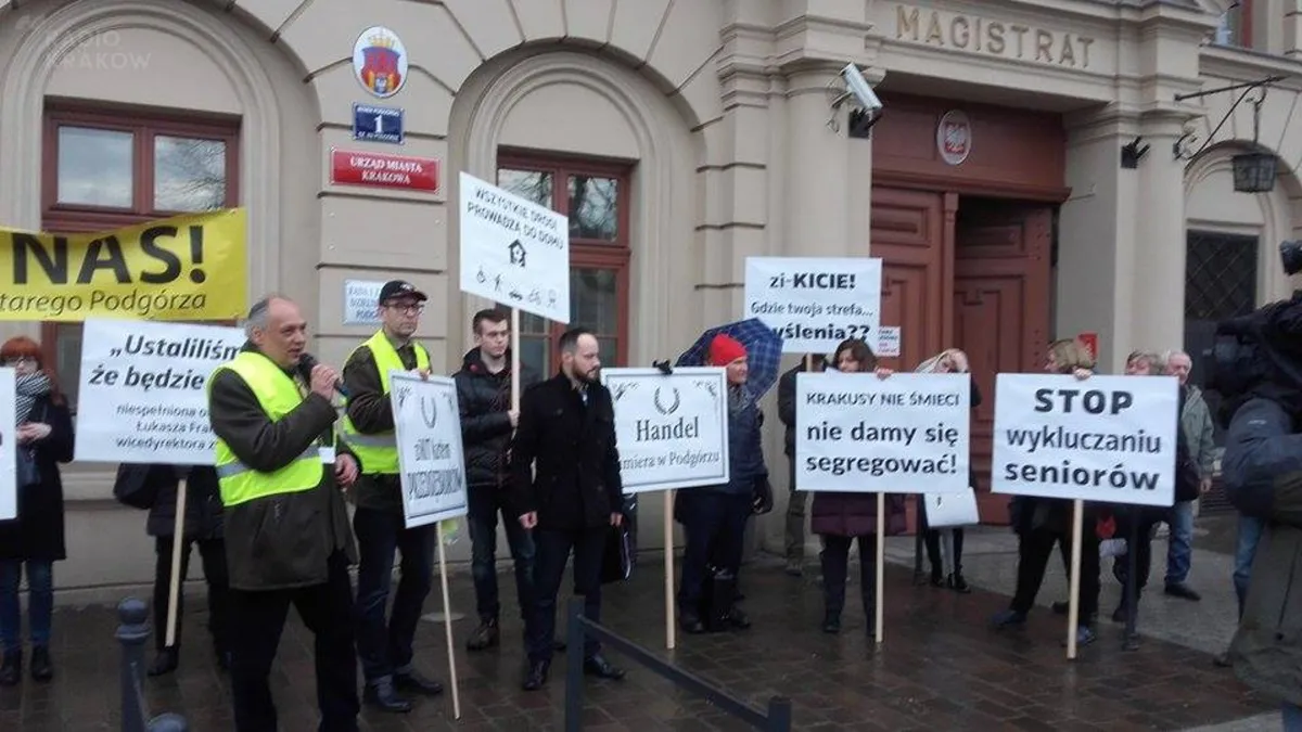 Reorganizacja ruchu w Krakowie. Protest na Rynku Podgórskim i gorąca atmosfera na spotkaniu z ZIKiT