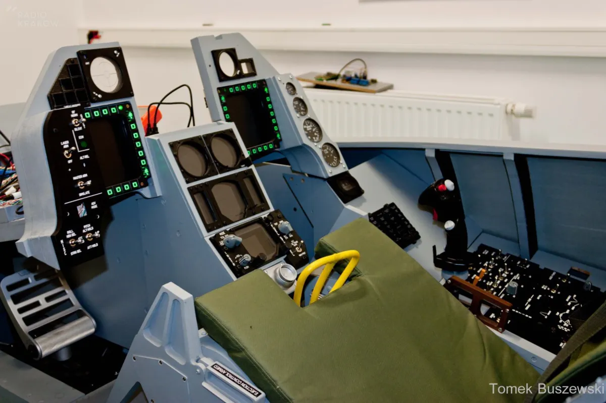 Studenci Politechniki Krakowskiej budują symulator F-16 