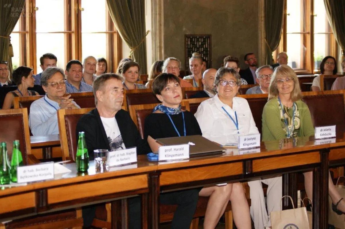 Sprawozdanie z konferencji pt. "Nowe wyzwania dla lecznictwa uzależnień - Program Ograniczania Picia alkoholu"  cz. 1