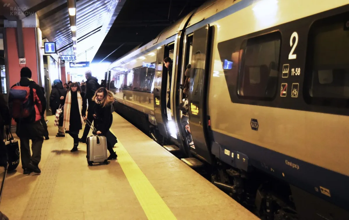 Pociągi PKP Intercity pojadą bez zmian w dniu zmiany czasu na zimowy