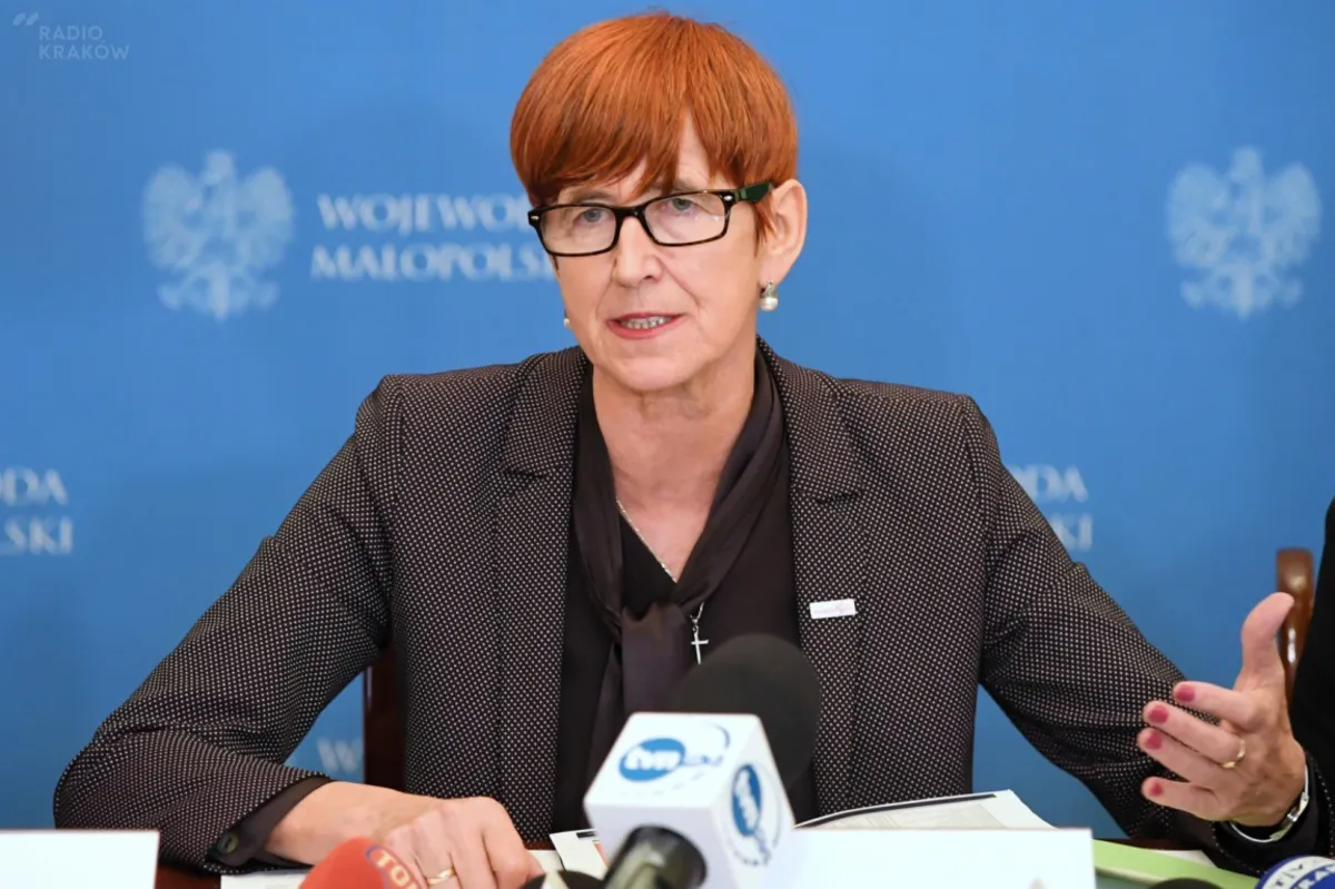 "Nie ma odwrotu od e-zwolnień, papierowe tylko w wyjątkowych sytuacjach"